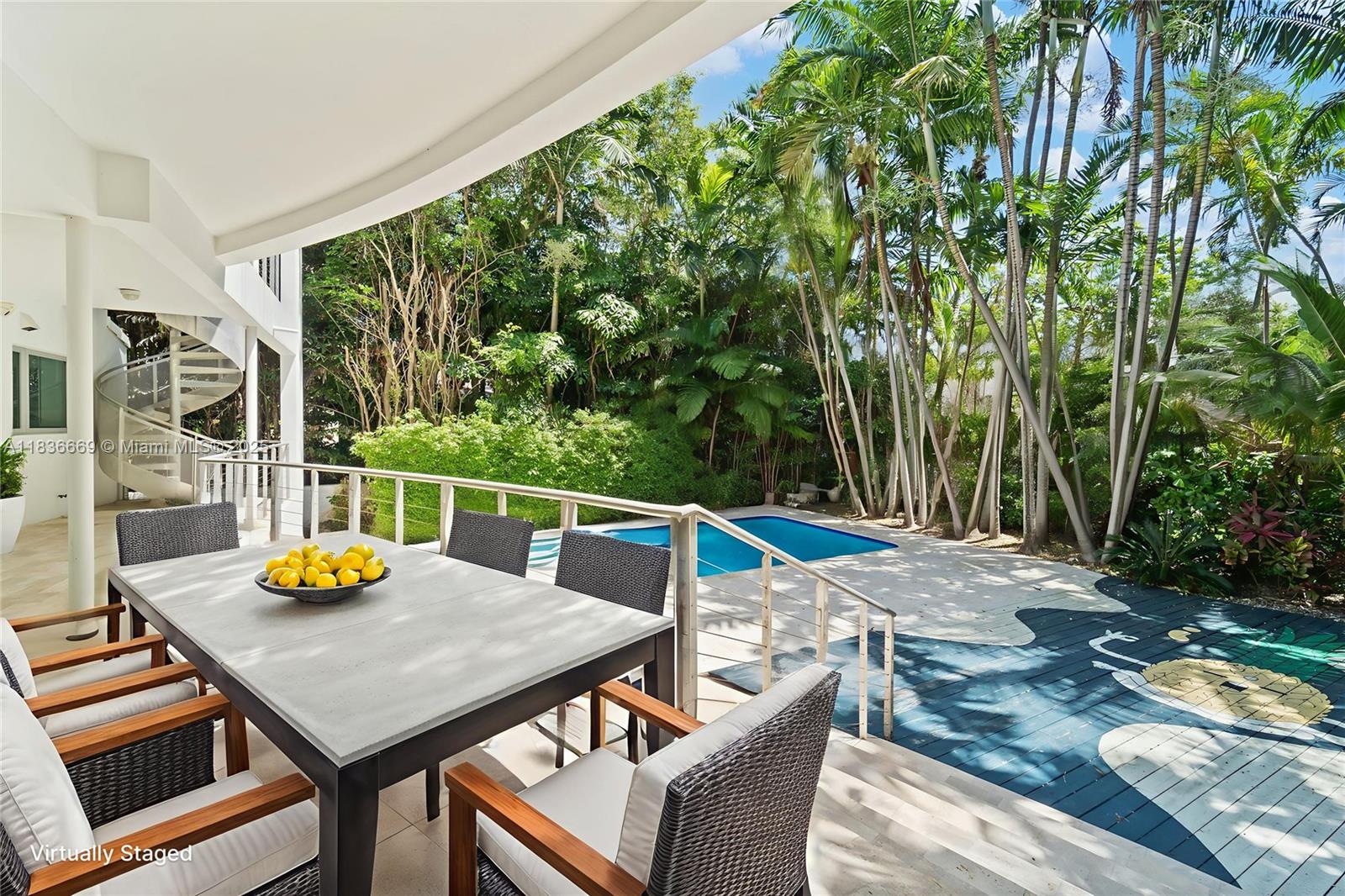 5625 N Bay Rd Miami Beach, FL 33140