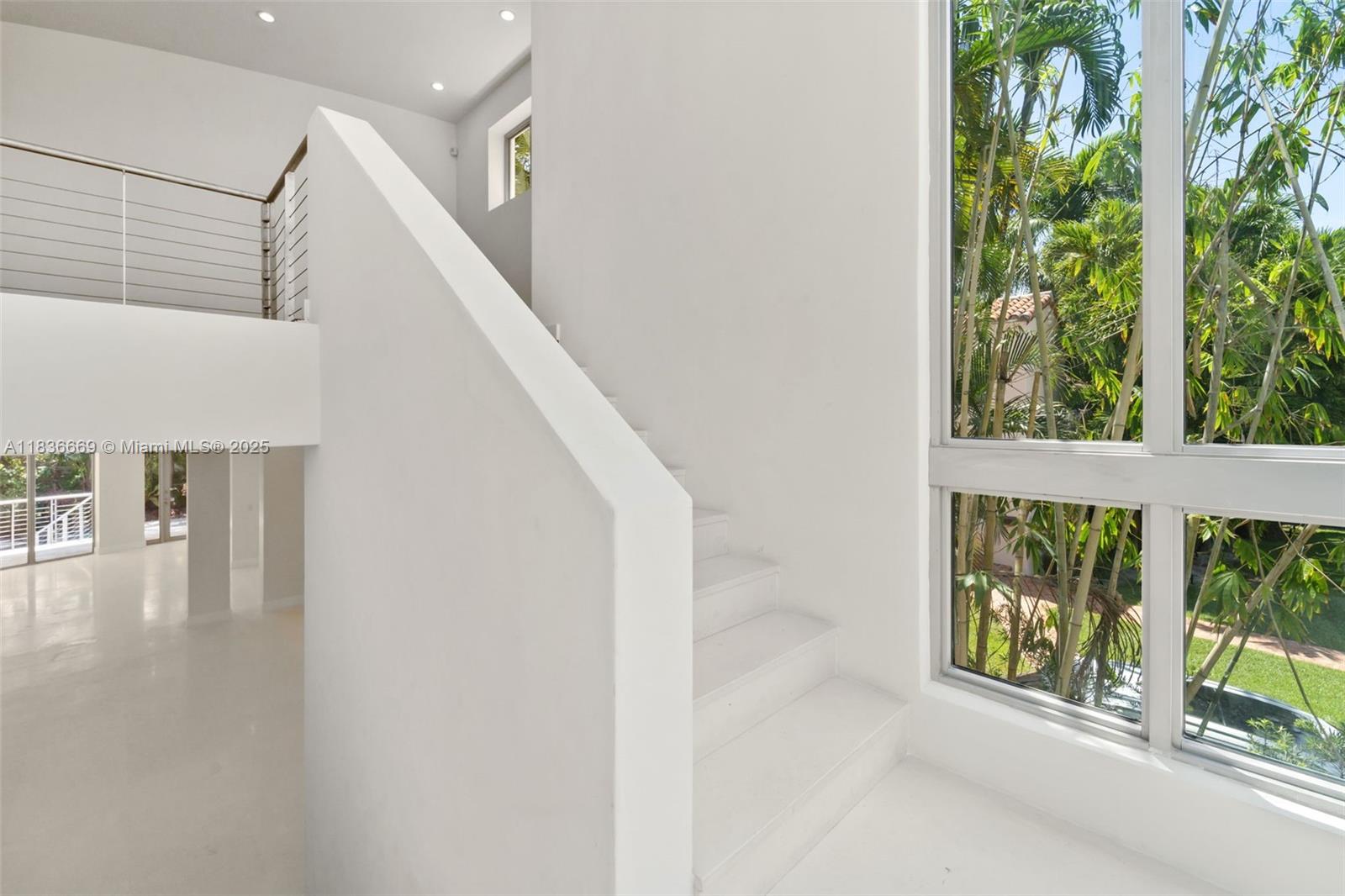 5625 N Bay Rd Miami Beach, FL 33140