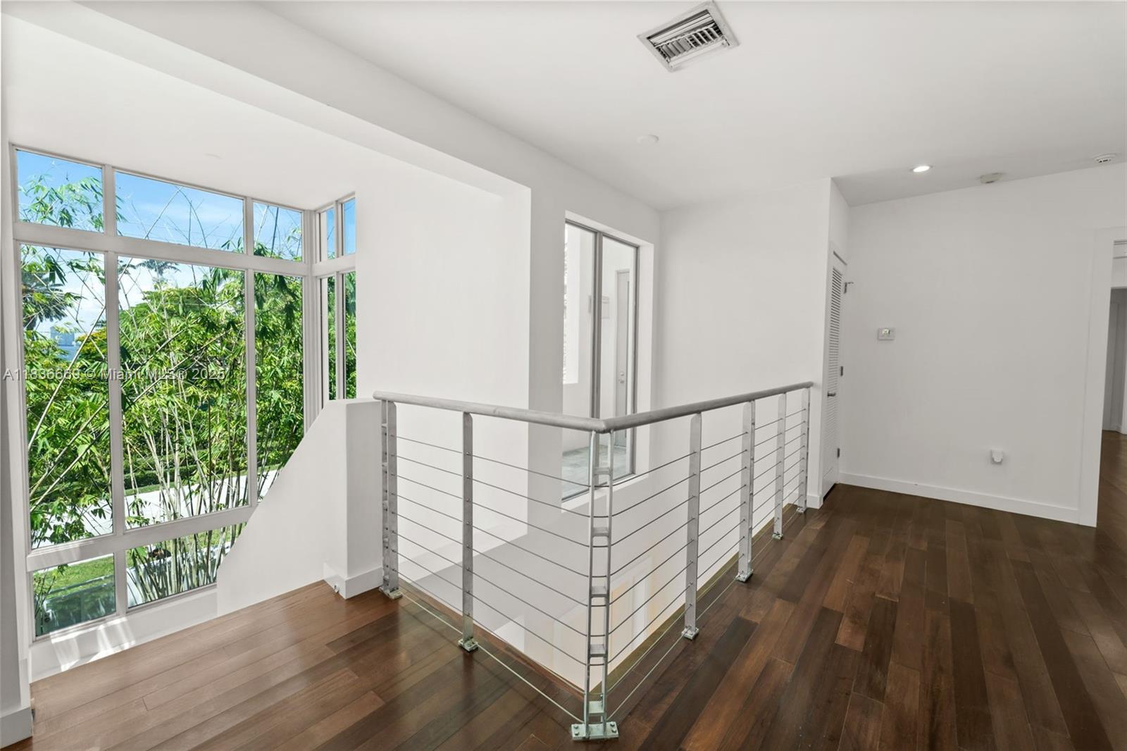 5625 N Bay Rd Miami Beach, FL 33140