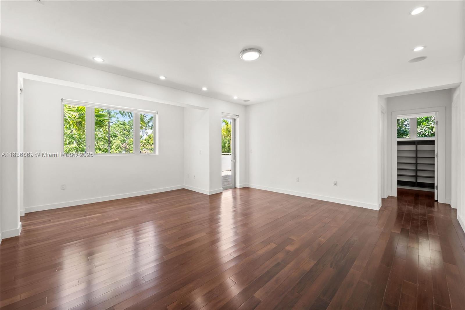 5625 N Bay Rd Miami Beach, FL 33140