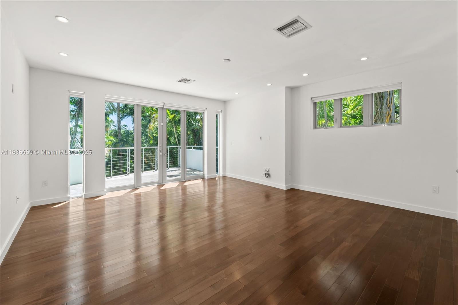 5625 N Bay Rd Miami Beach, FL 33140