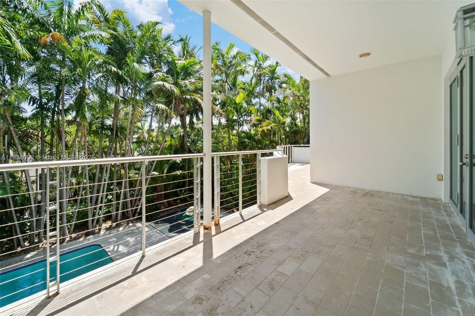 5625 N Bay Rd Miami Beach, FL 33140