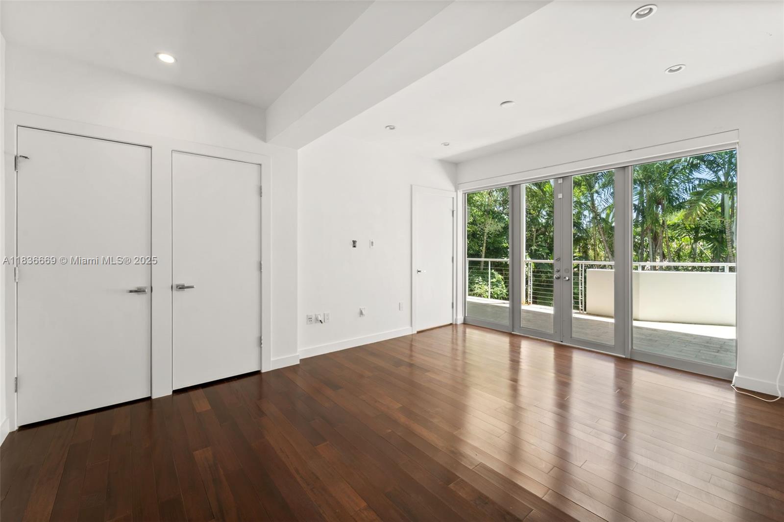 5625 N Bay Rd Miami Beach, FL 33140