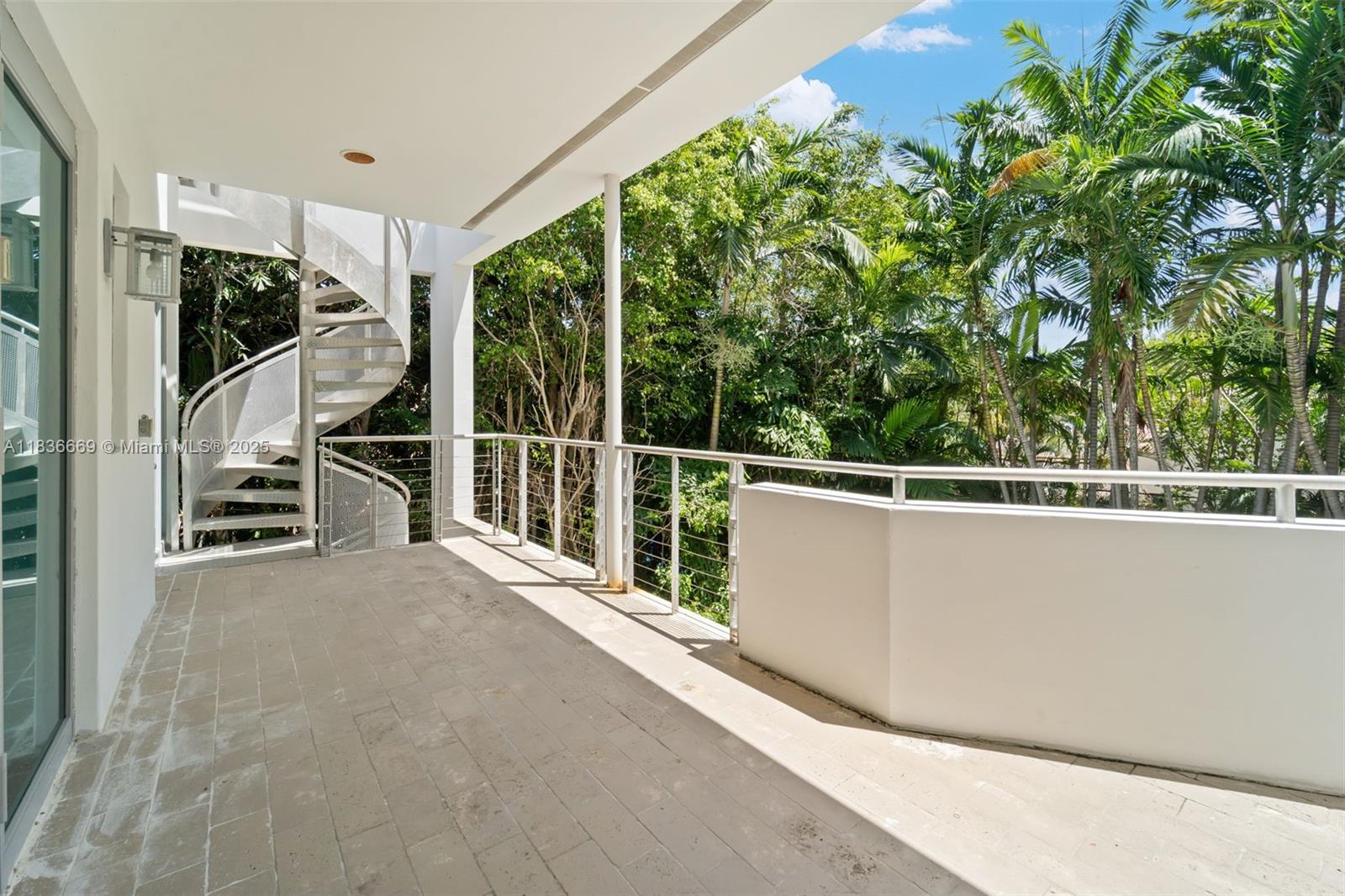 5625 N Bay Rd Miami Beach, FL 33140