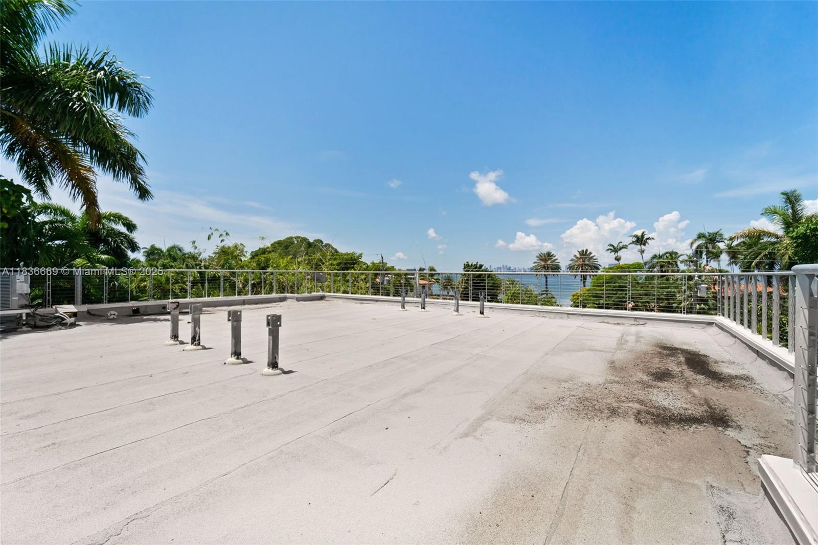 5625 N Bay Rd Miami Beach, FL 33140