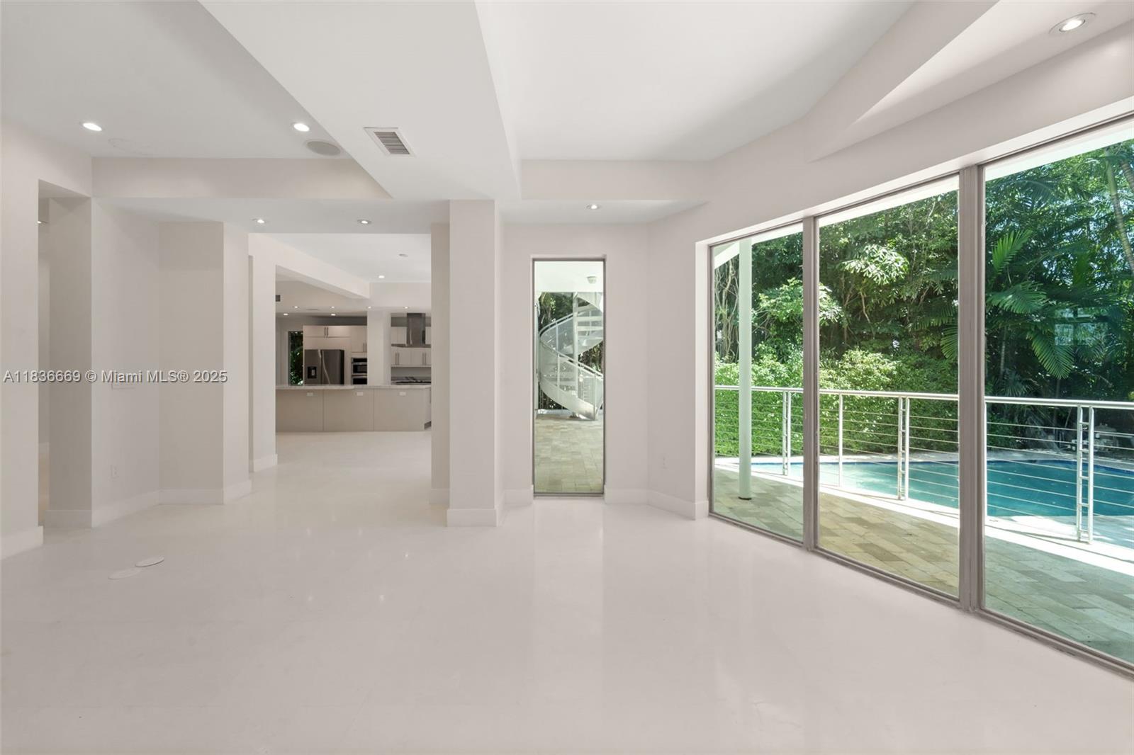 5625 N Bay Rd Miami Beach, FL 33140