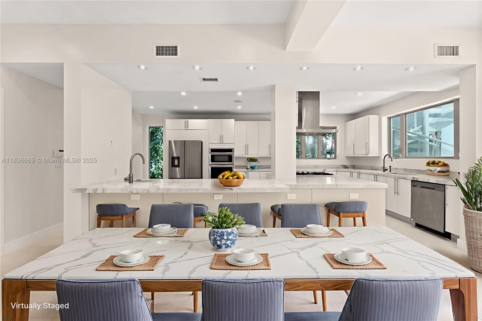 5625 N Bay Rd Miami Beach, FL 33140