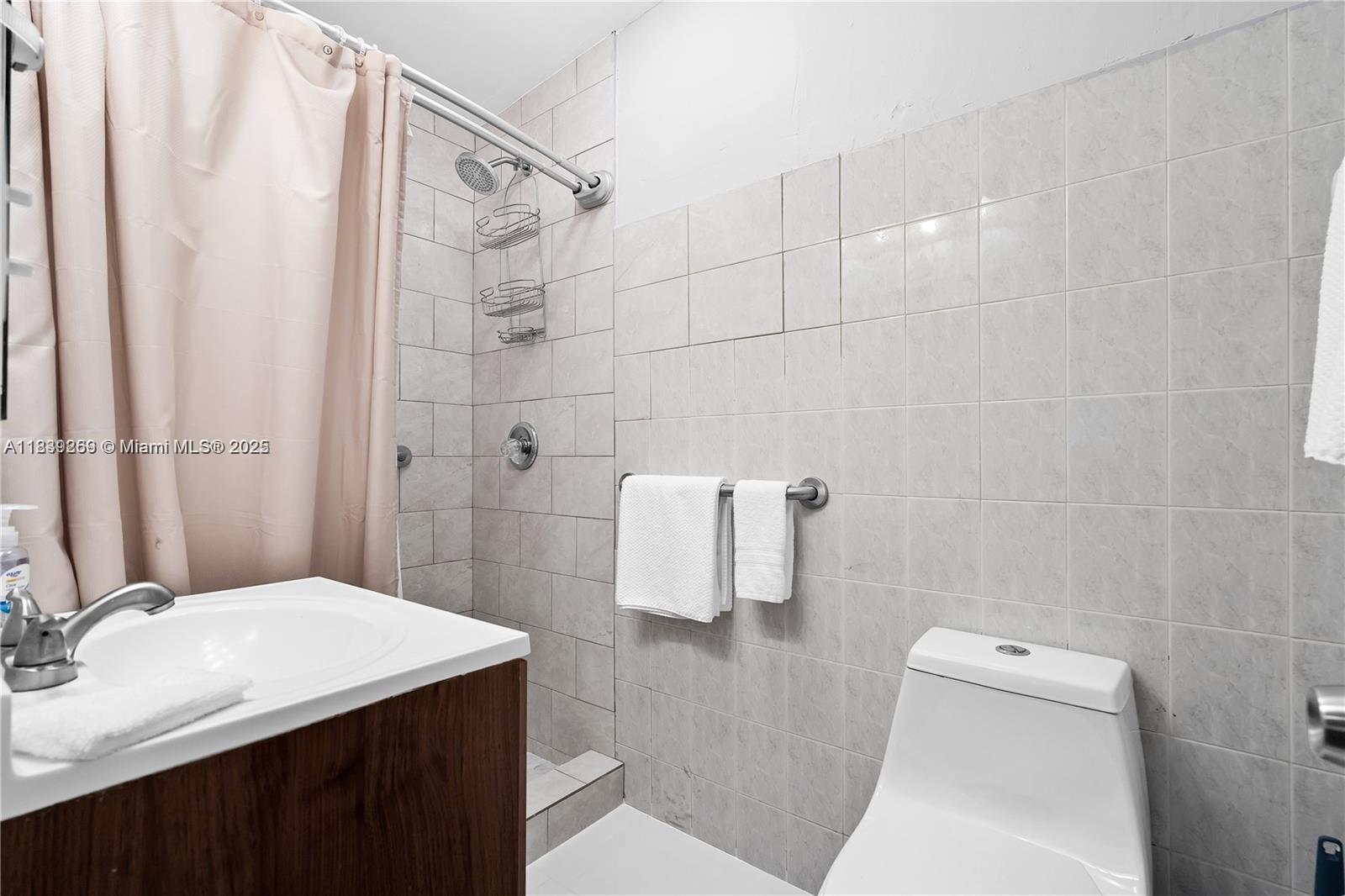 1761 SW 14th St Miami, FL 33145