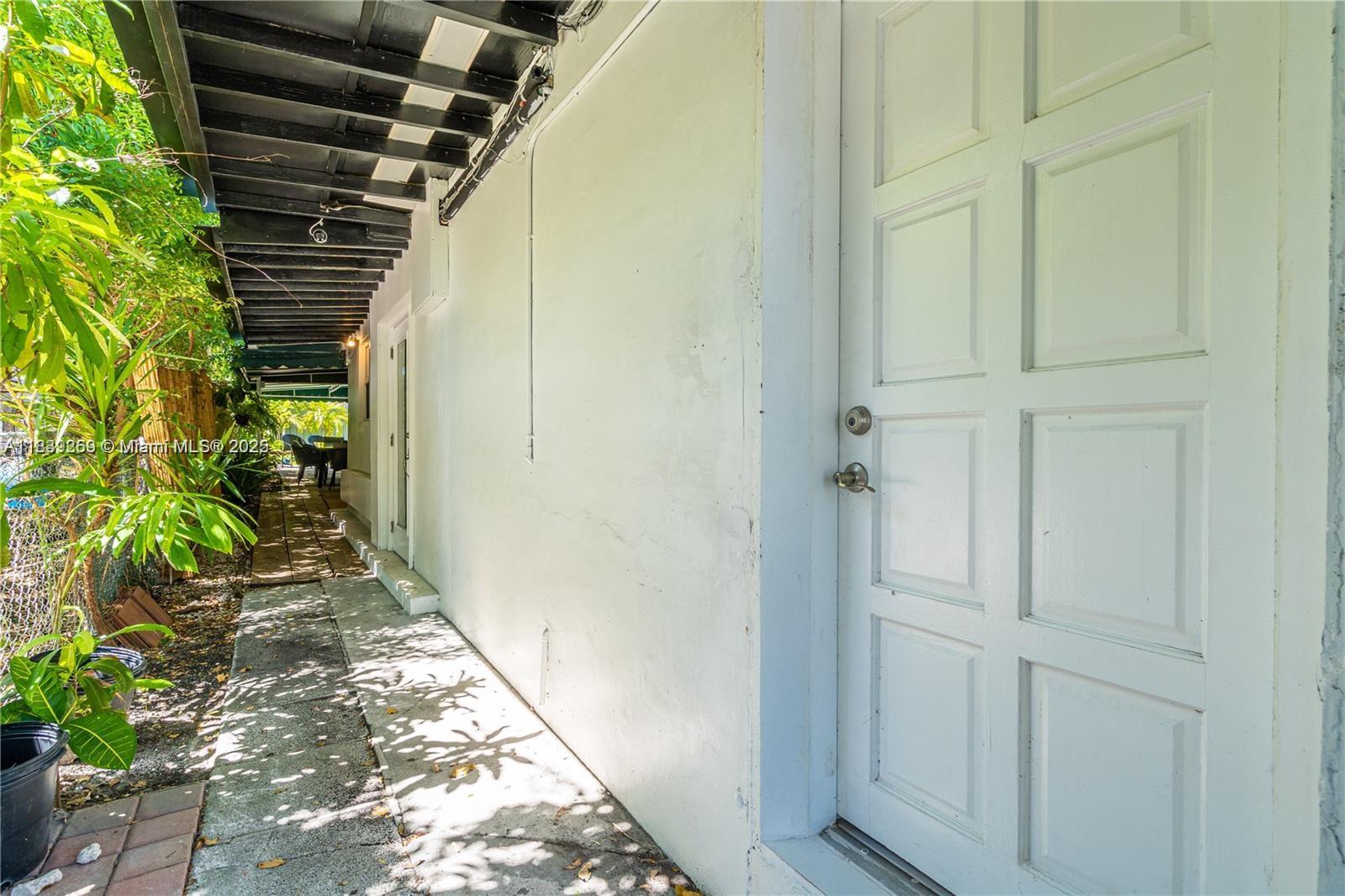 1761 SW 14th St Miami, FL 33145