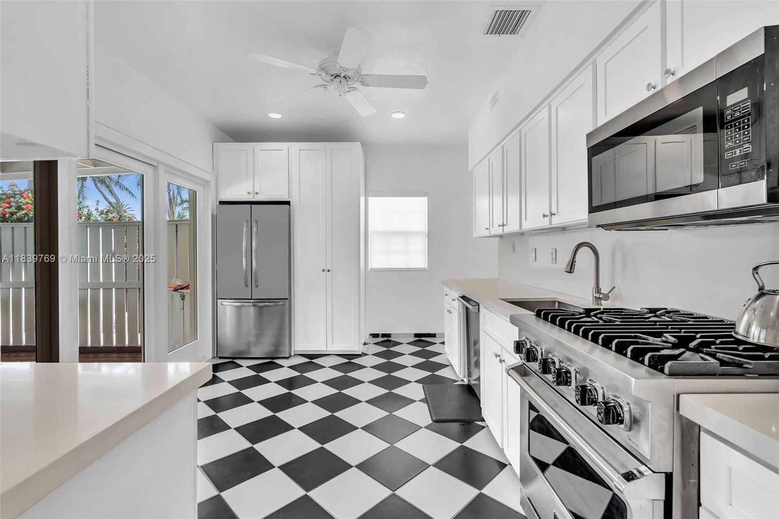924 Belle Meade Is Dr Miami, FL 33138 924 Belle Meade Is Dr Miami, FL 33138