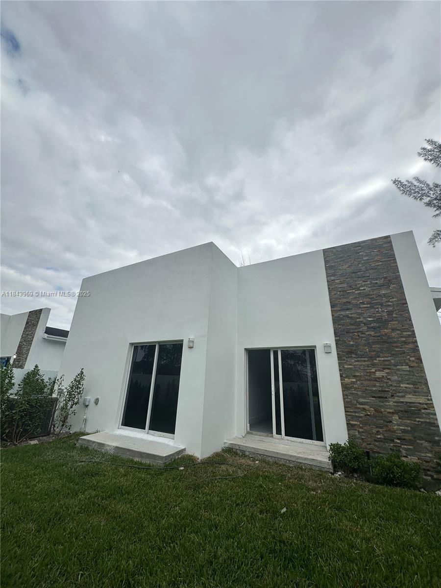 2423 NW 23rd Ln #1-2