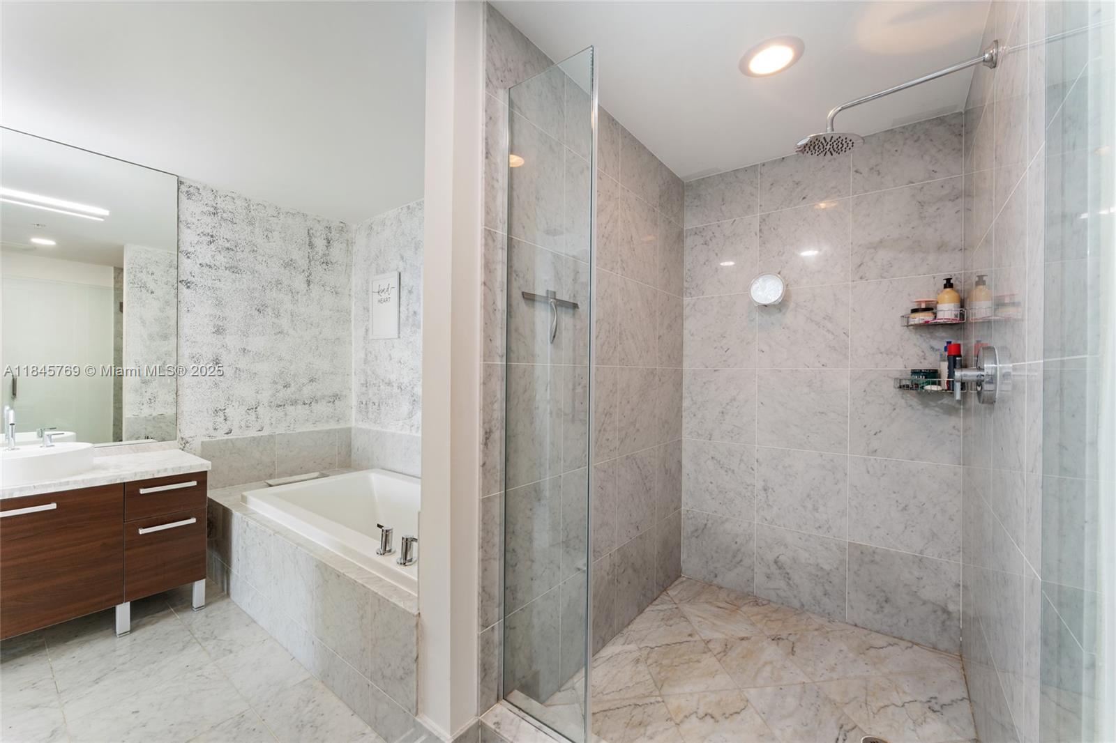 image Vizcayne South Condo14