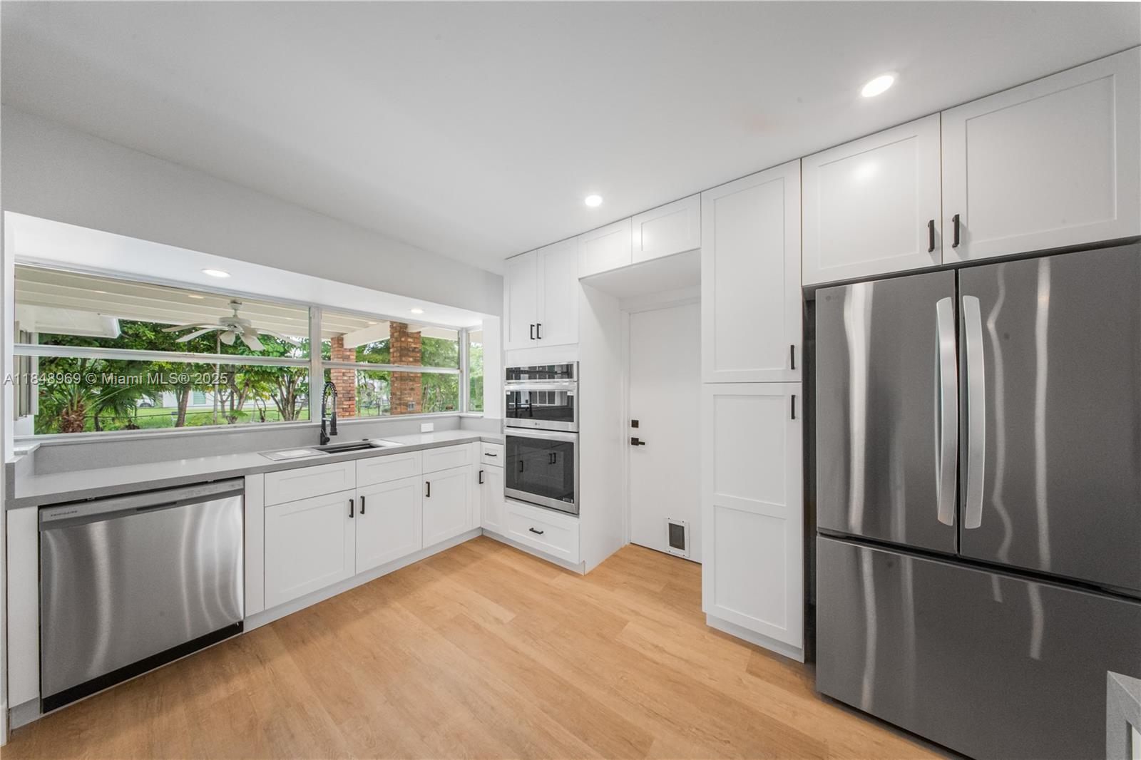 10420 SW 98th St Miami, FL 33176