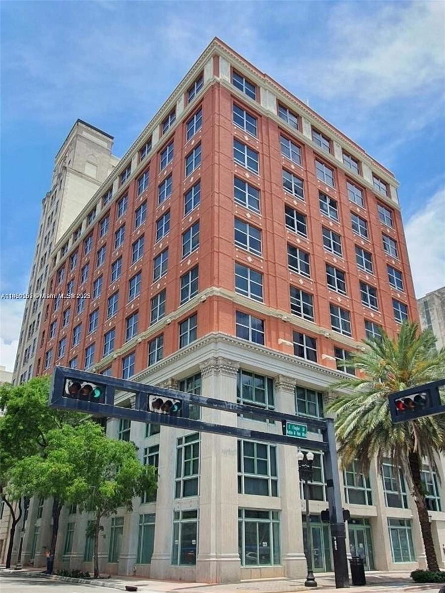 111 E Flagler St #907