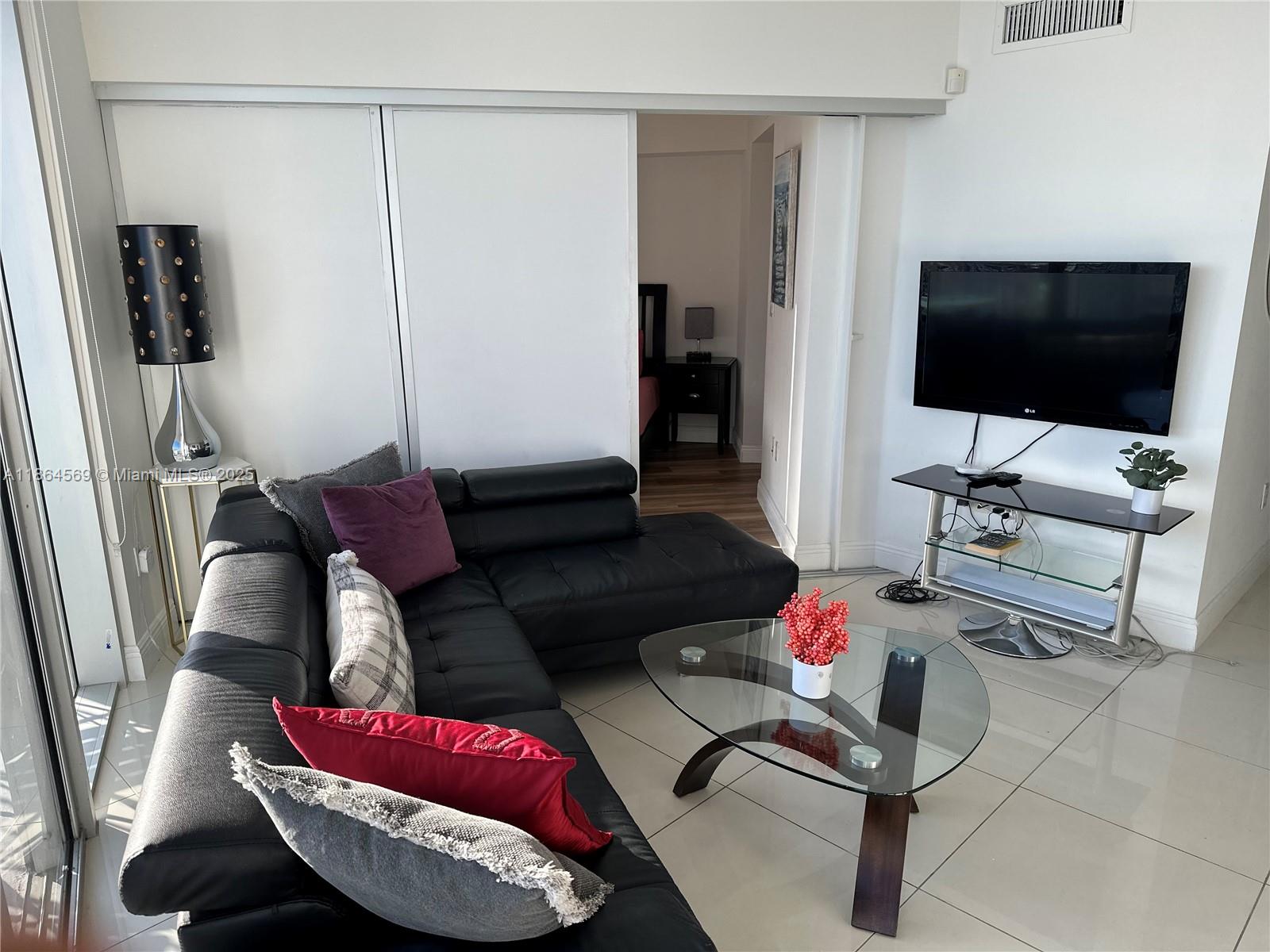 image Opera Tower Condo11