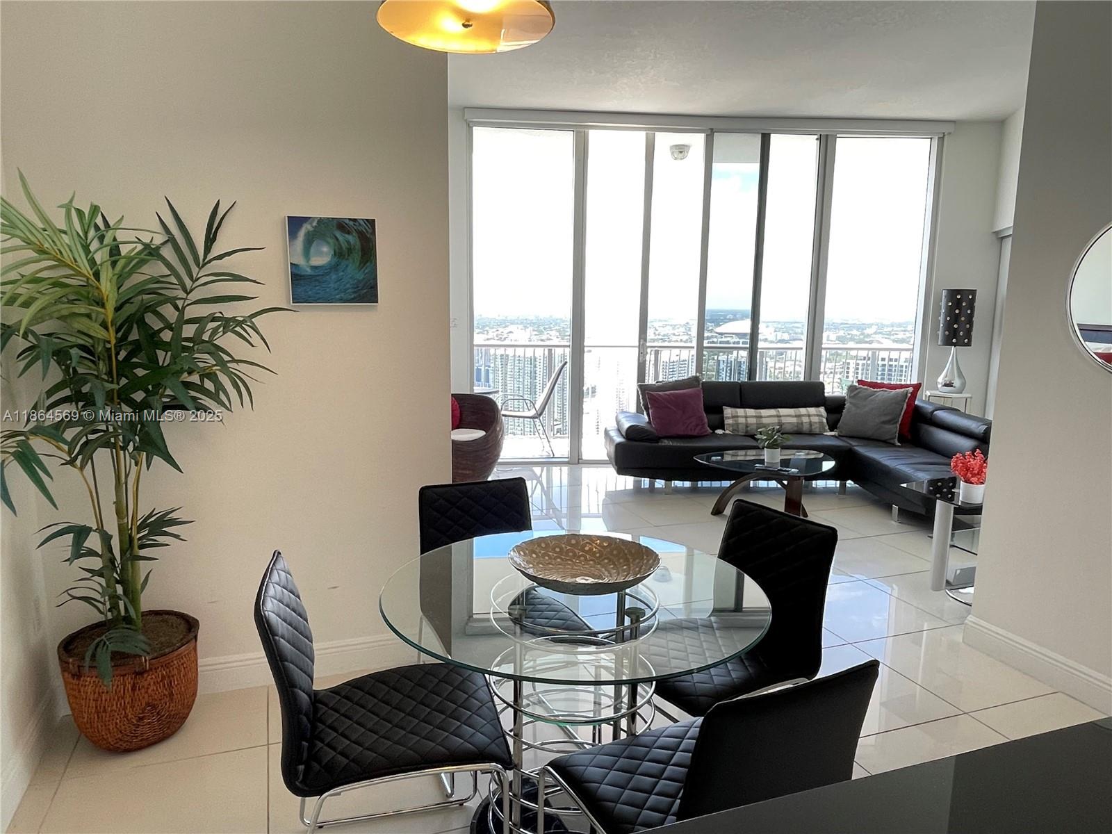 image Opera Tower Condo12