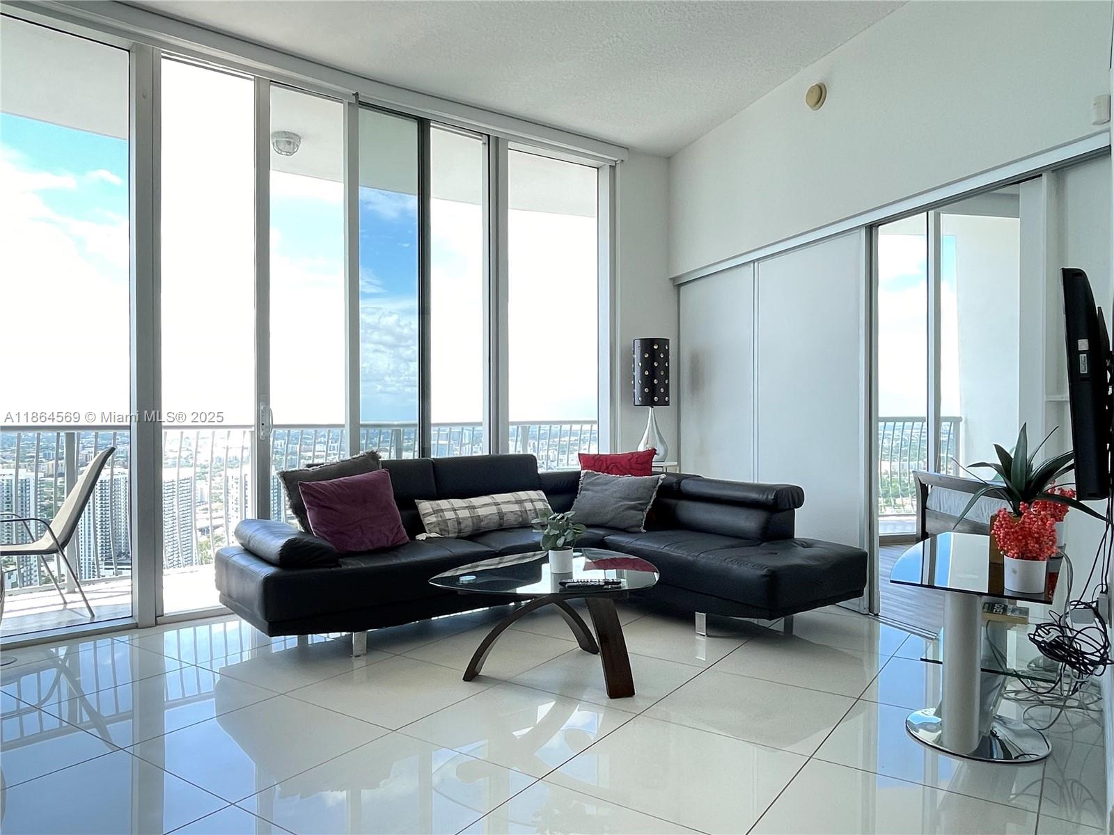 image Opera Tower Condo15