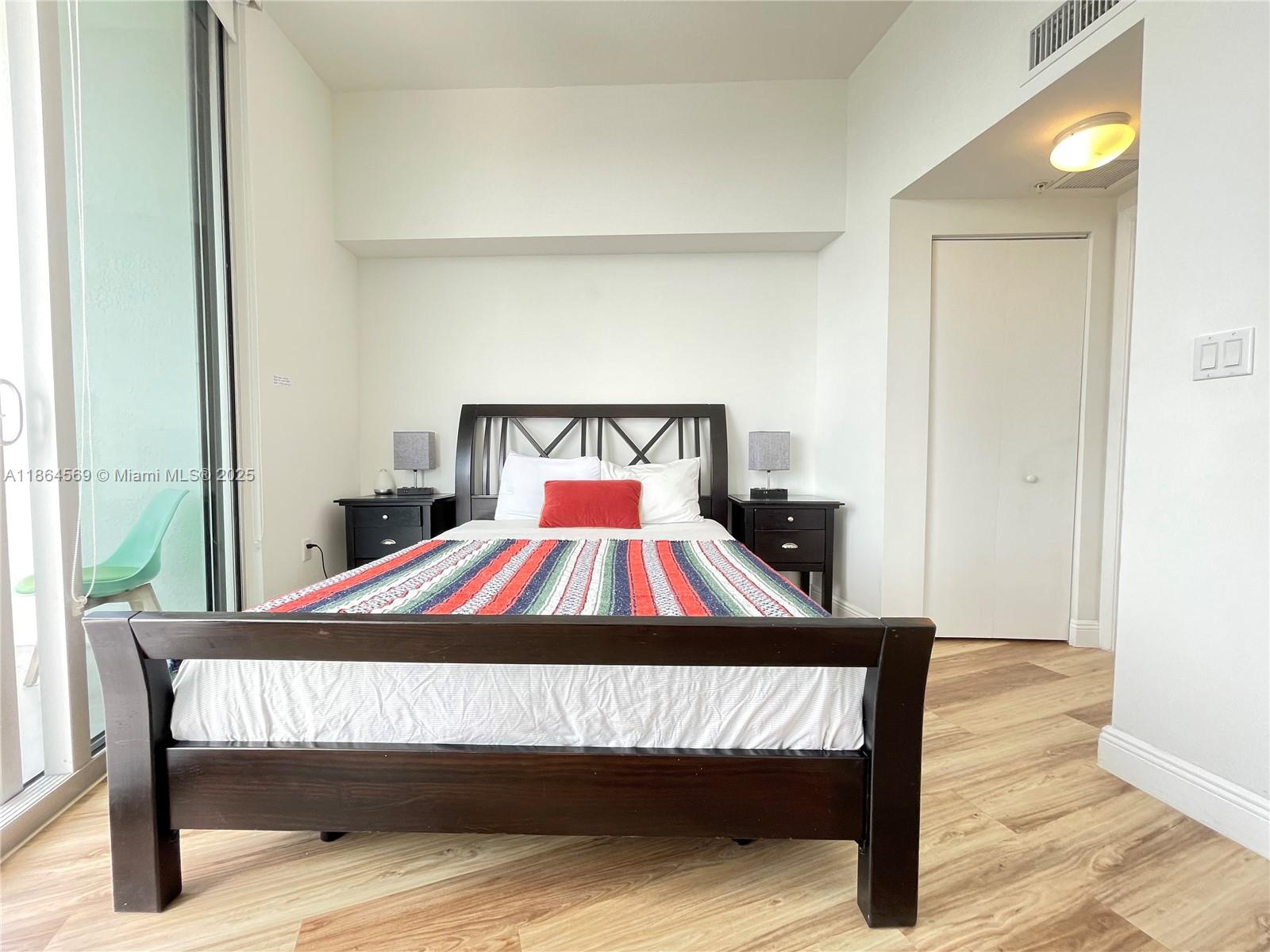 image Opera Tower Condo17