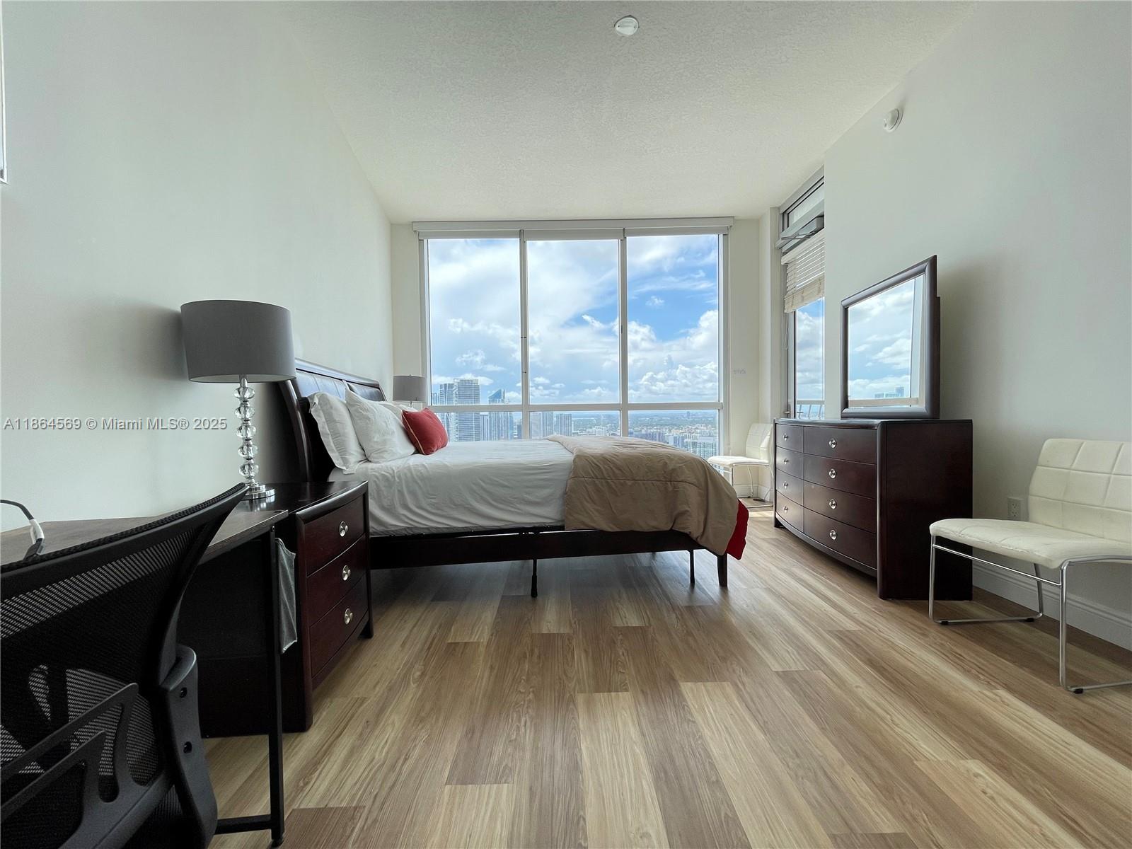 image Opera Tower Condo18