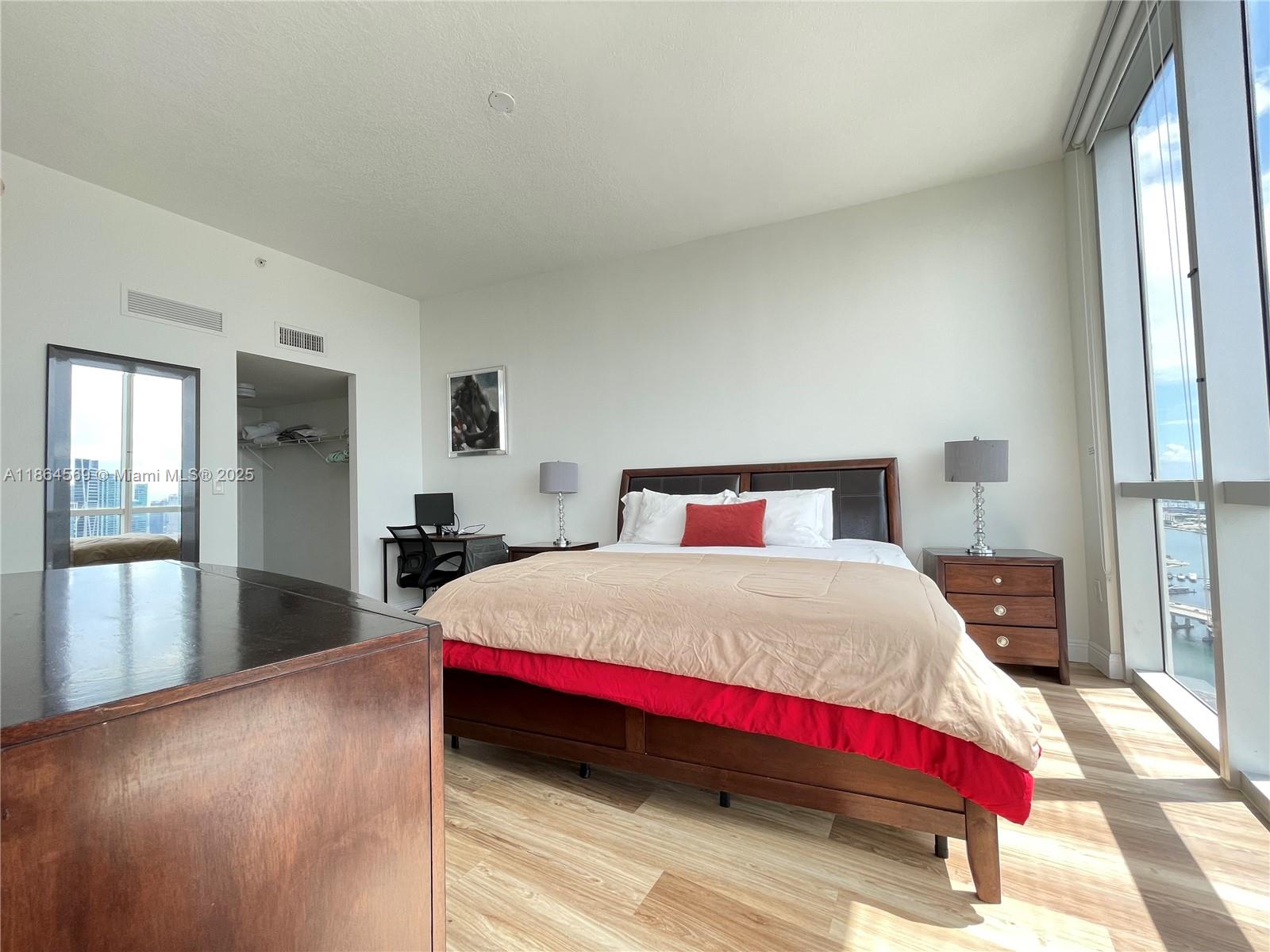 image Opera Tower Condo19