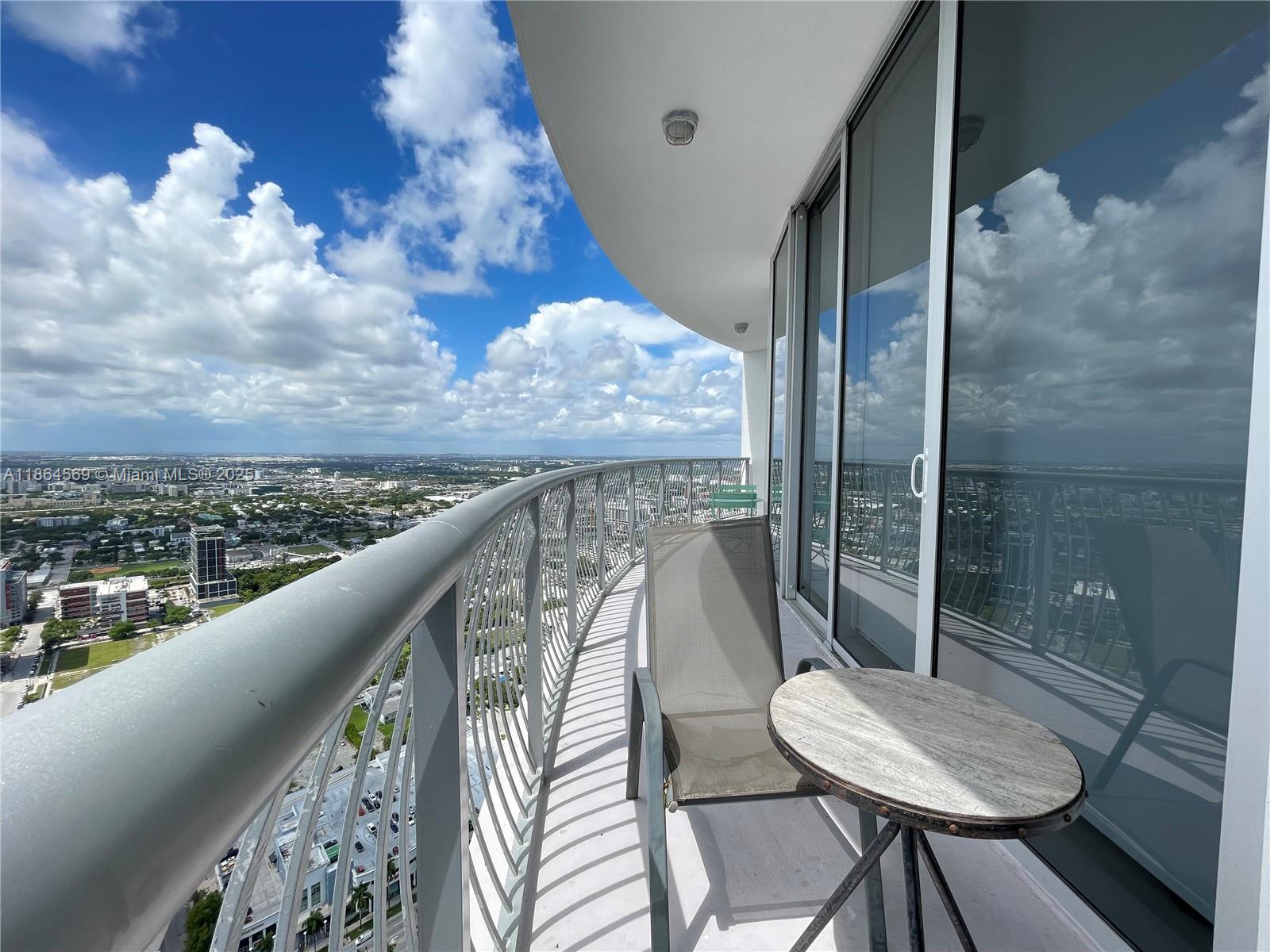 image Opera Tower Condo20