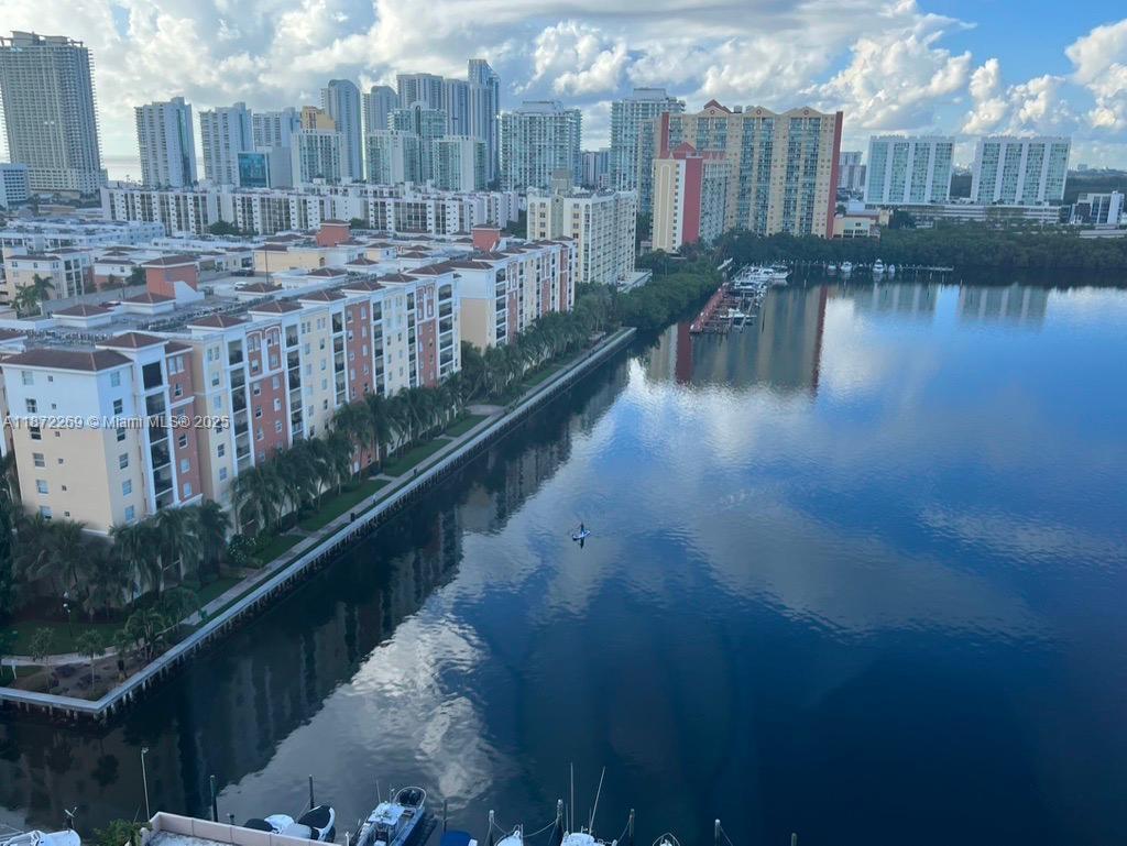 image Winston Towers 1002
