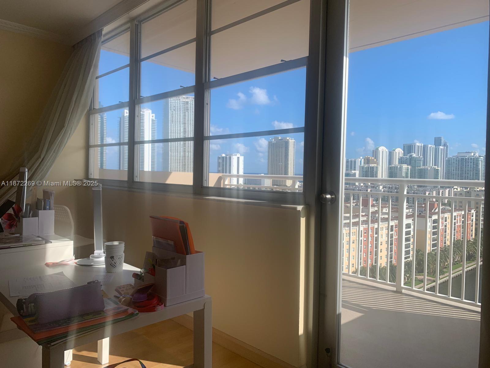 image Winston Towers 1005