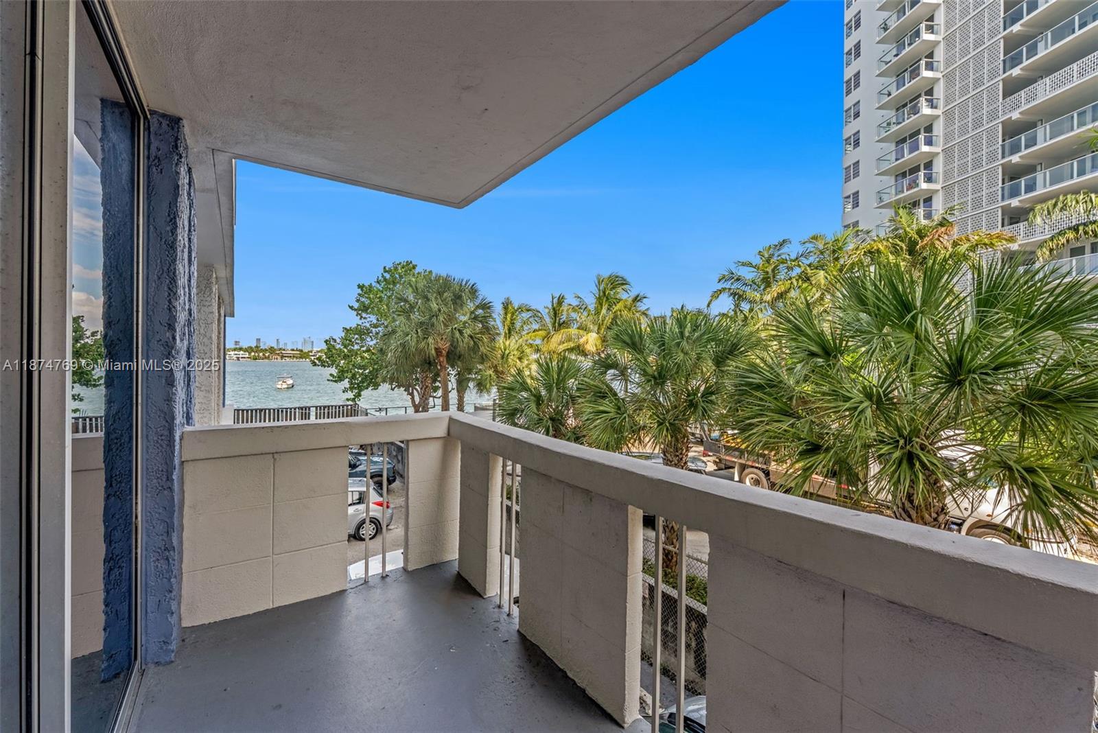 image SOUTH BAY CLUB CONDO11