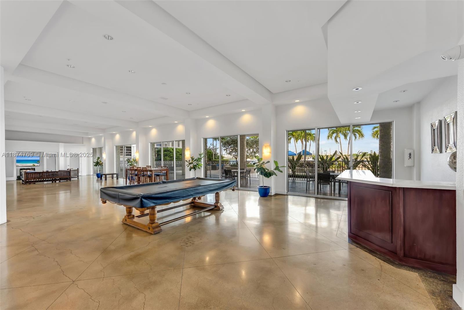 image SOUTH BAY CLUB CONDO13