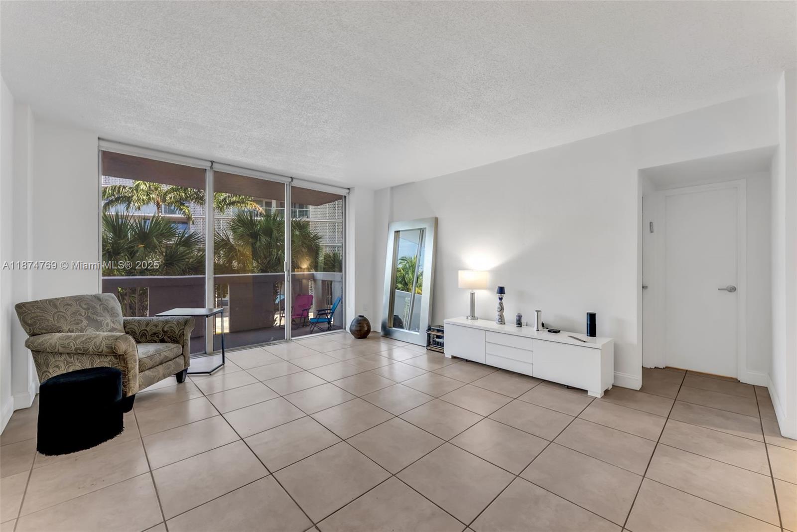 image SOUTH BAY CLUB CONDO1