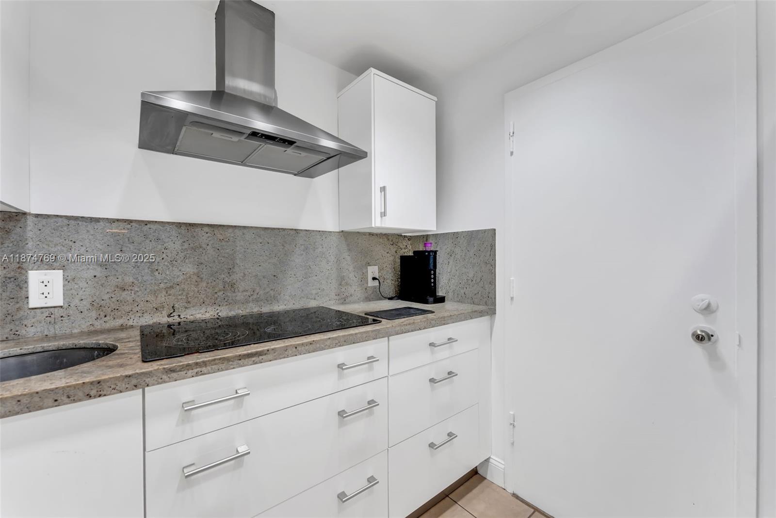 image SOUTH BAY CLUB CONDO4