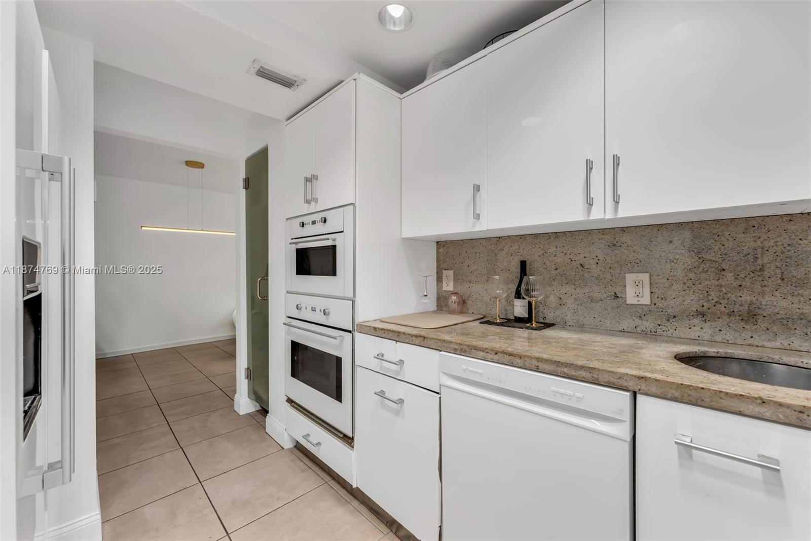 image SOUTH BAY CLUB CONDO6