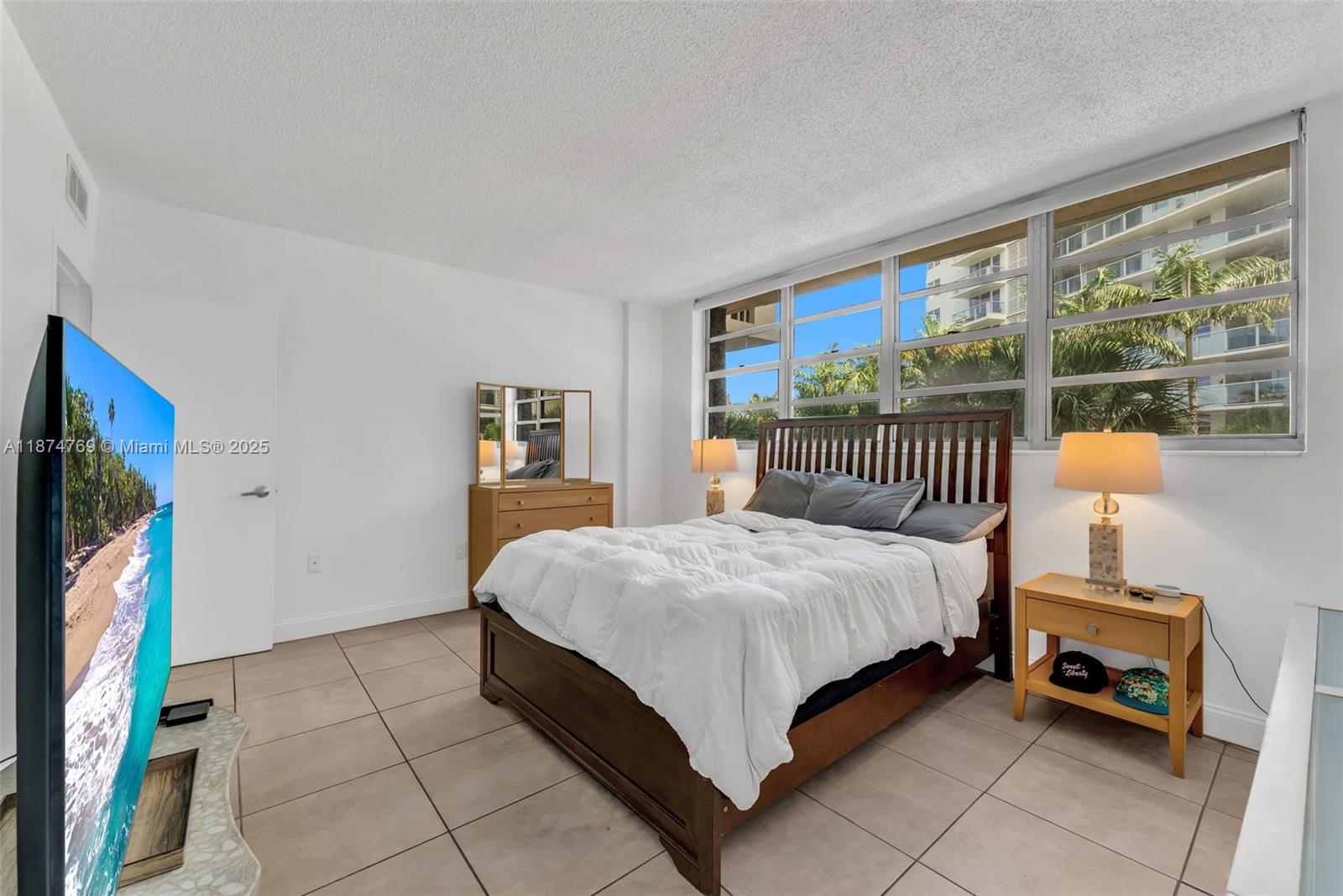 image SOUTH BAY CLUB CONDO8