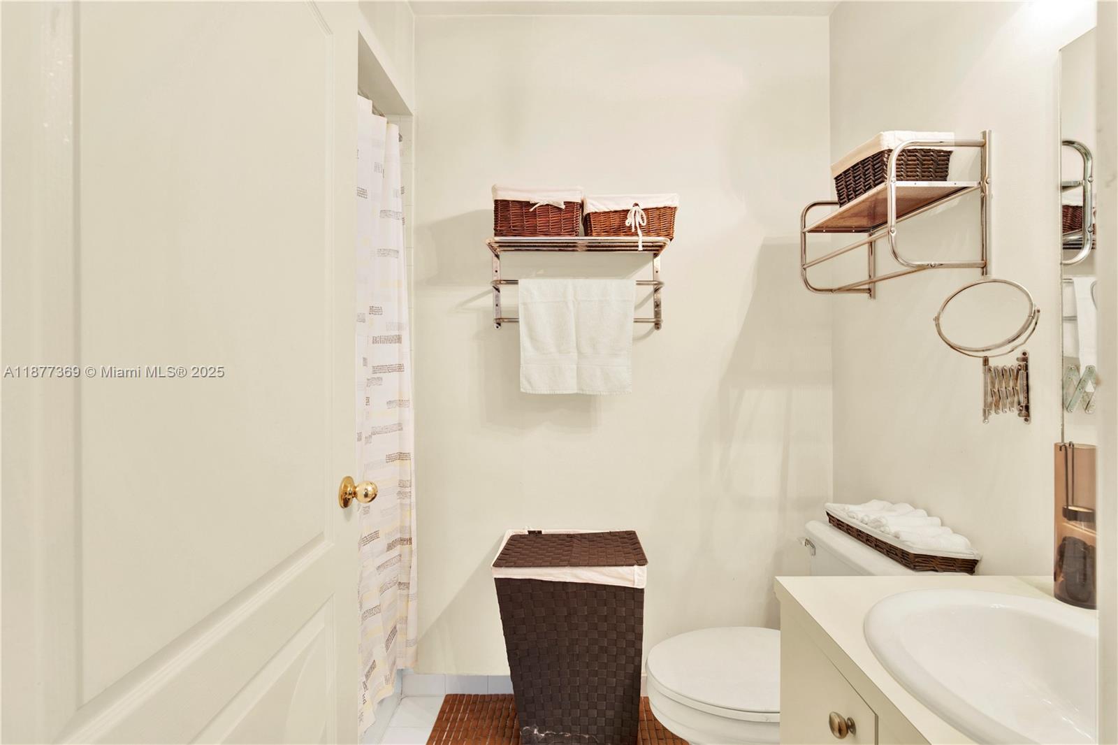 8210 NW 10th St #14,Miami, FL 33126