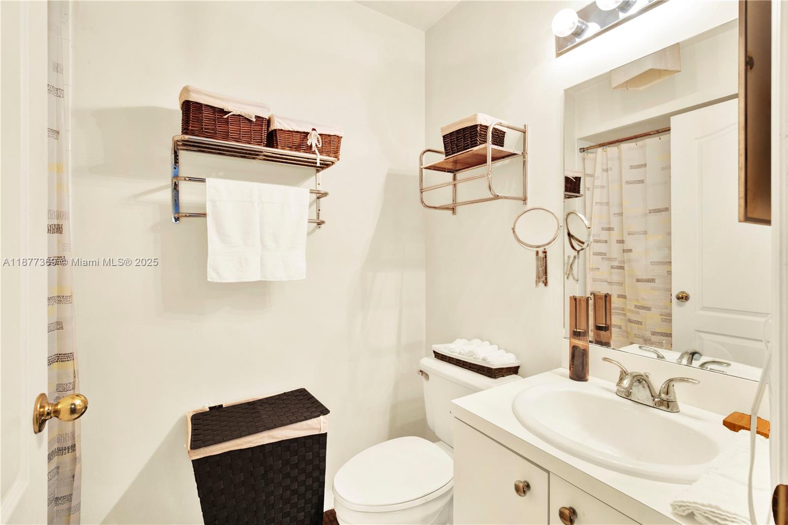 8210 NW 10th St #14,Miami, FL 33126