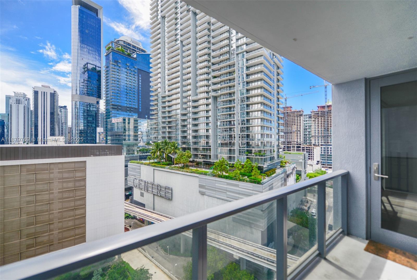31 SE 6th St #1807