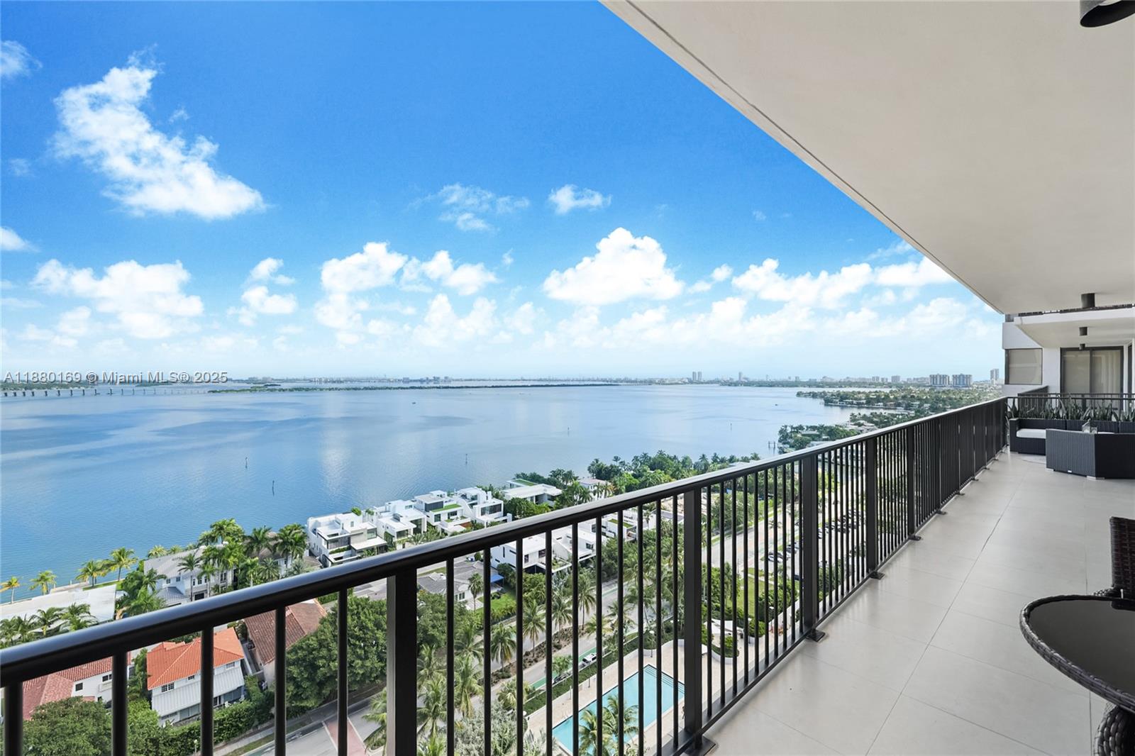1000 Venetian Way #1902