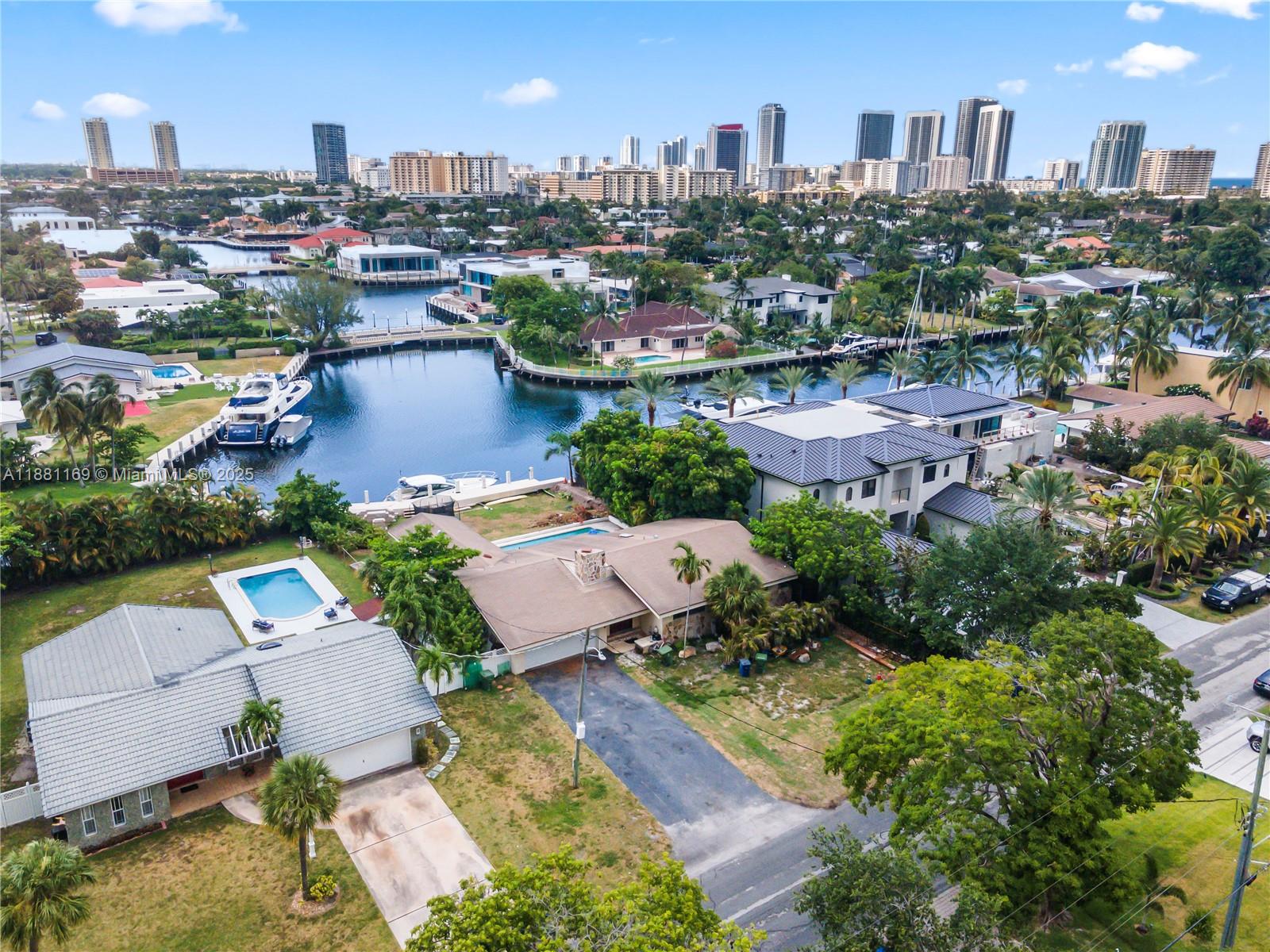 496 Holiday Dr Hallandale Beach, FL 33009