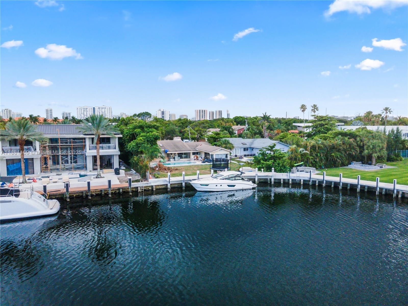 496 Holiday Dr Hallandale Beach, FL 33009