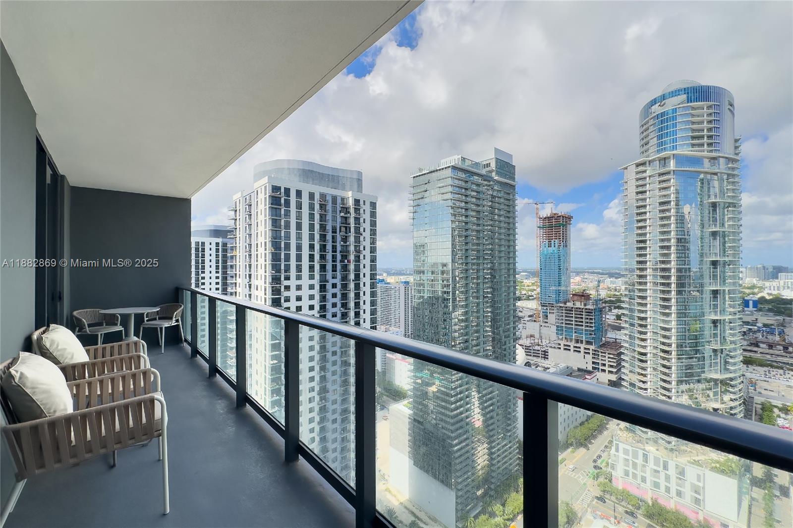 image Gale Residences30