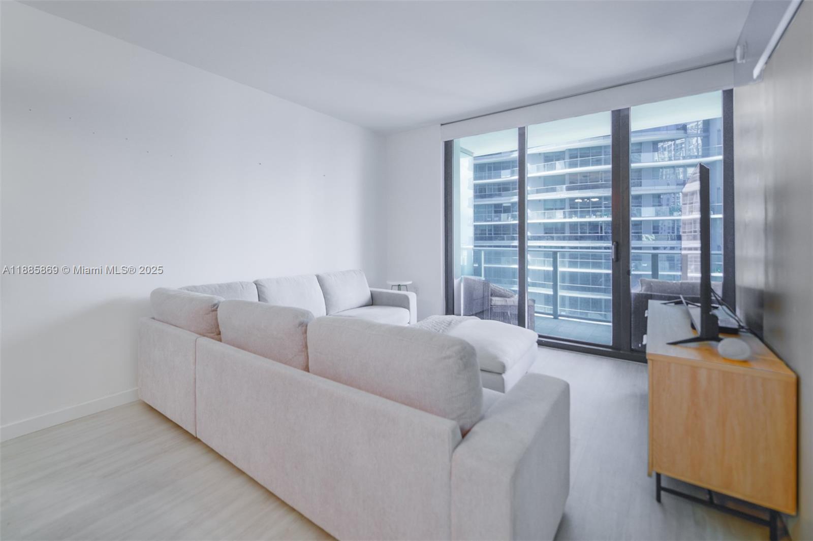 image 1010 Brickell Condo5