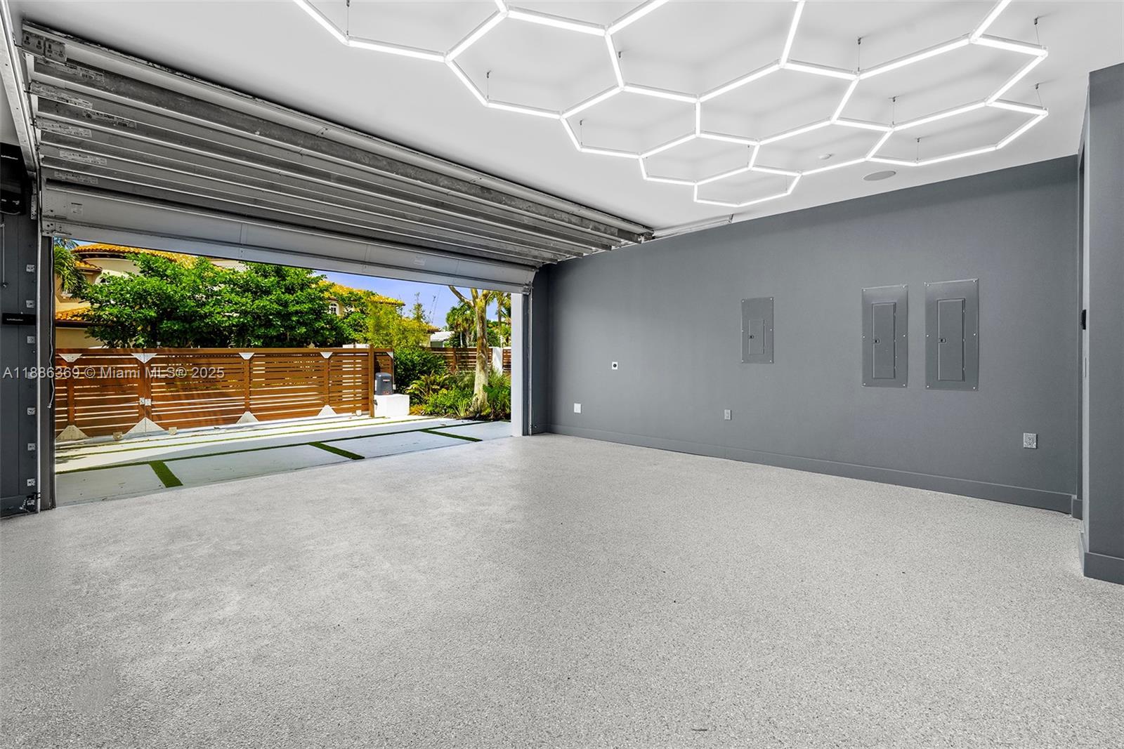 3306 NE 16th St Fort Lauderdale, FL 33304