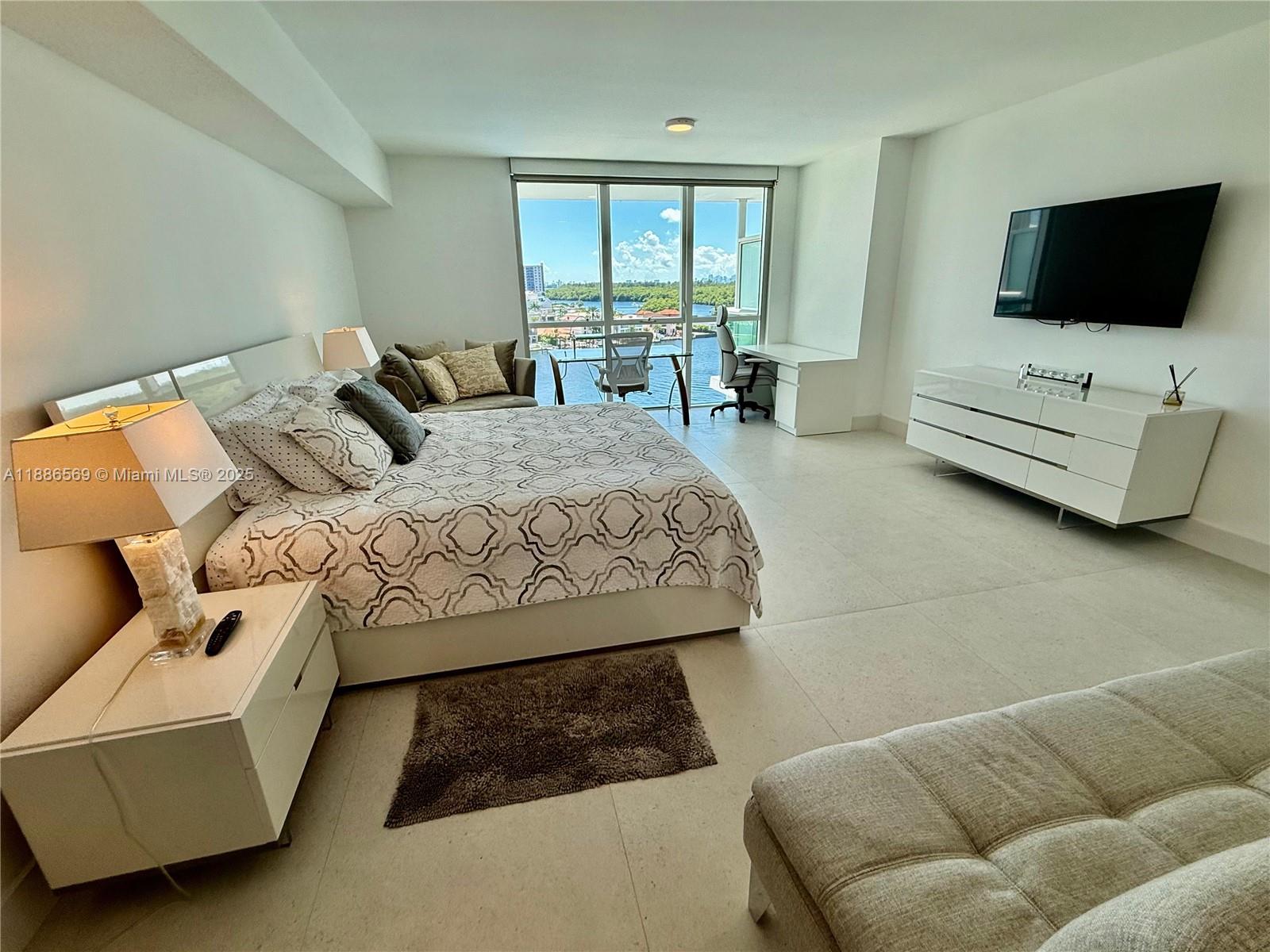 image Condo East11