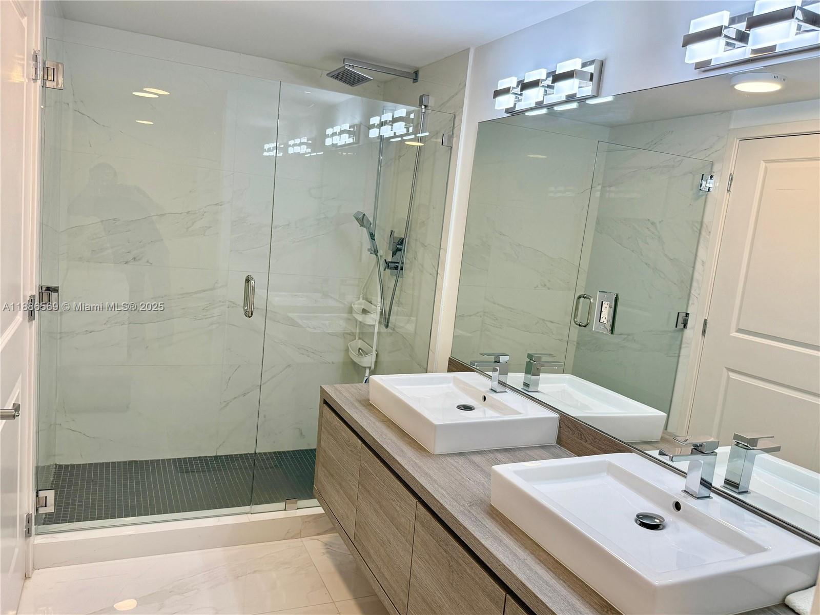 image Condo East15