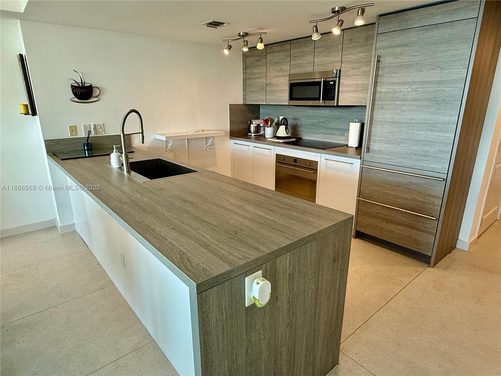 image Condo East5