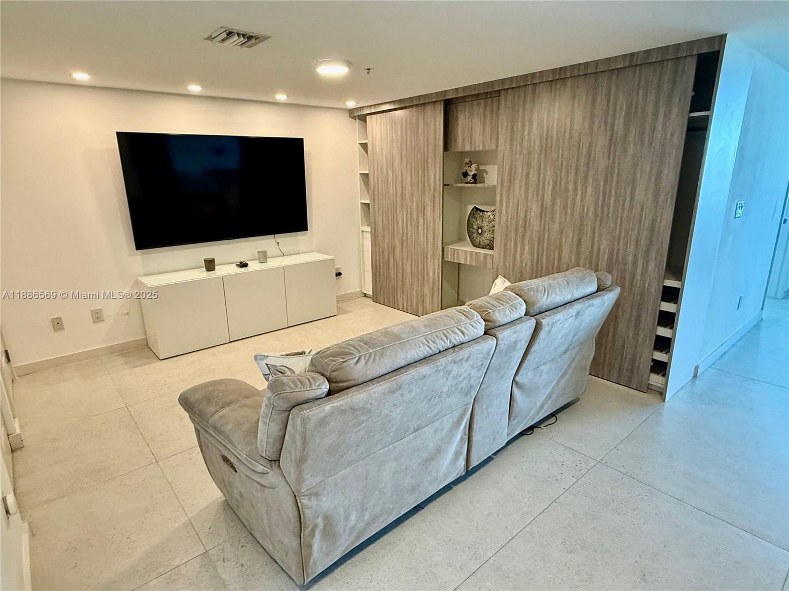 image Condo East6