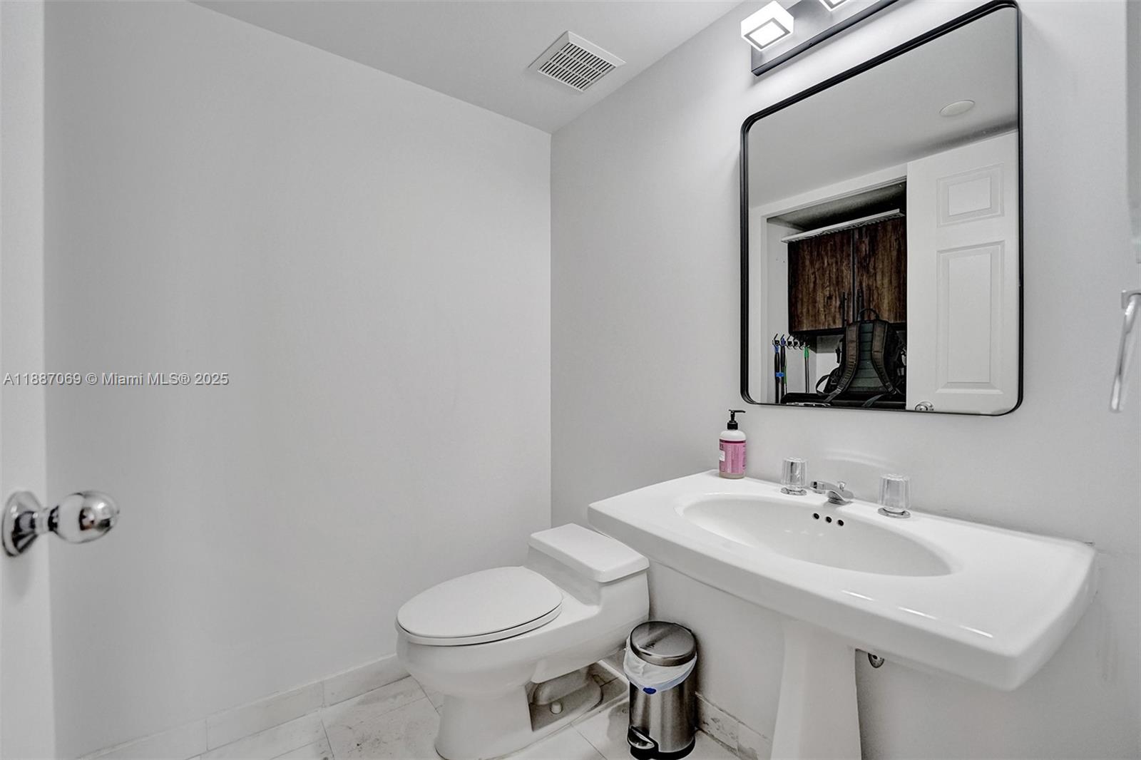 3530 Mystic Pointe Dr #2002 Aventura, FL 33180