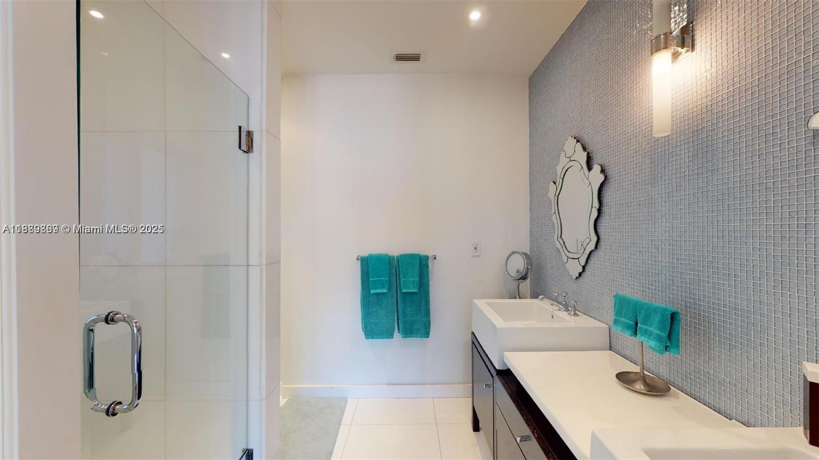 6015 Pine Tree Dr Miami Beach, FL 33140 6015 Pine Tree Dr Miami Beach, FL 33140