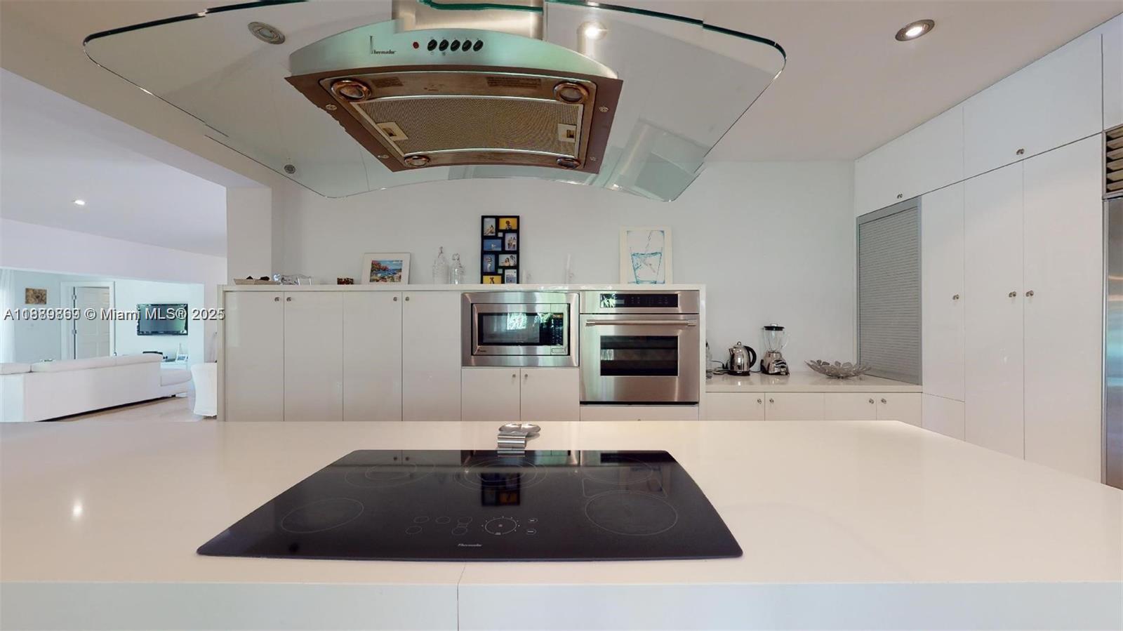 6015 Pine Tree Dr Miami Beach, FL 33140 6015 Pine Tree Dr Miami Beach, FL 33140