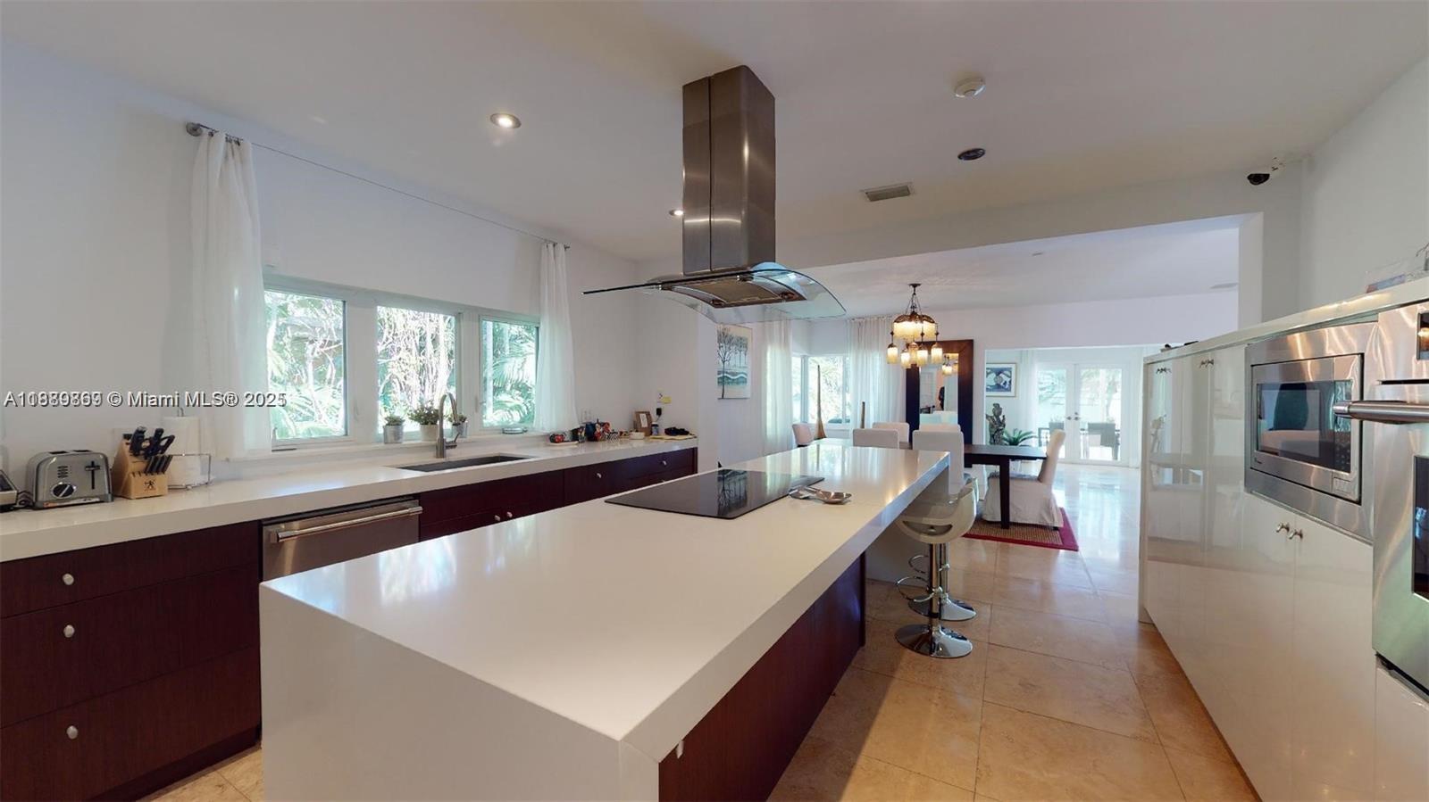 6015 Pine Tree Dr Miami Beach, FL 33140 6015 Pine Tree Dr Miami Beach, FL 33140